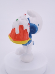 Schtroumpf gourmand avec gâteau - photo