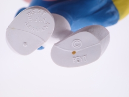 Schtroumpf gourmand avec gâteau - photo