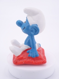 Schtroumpf assis sur un coussin - photo