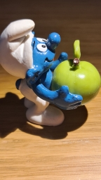 Schtroumpf avec pomme - photo