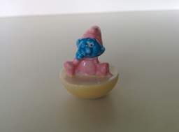 Bébé Schtroumpf qui suce son pouce