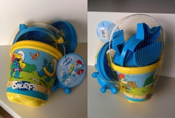 Seau de plage et moules