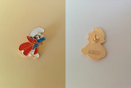 Pin's Schtroumpf conspirateur