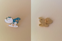 Pin's Schtroumpf qui s'étire