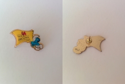 Pin's Schtroumpf avec un drapeau "Wallonie Bruxelles"