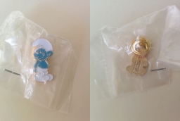 Pin's Schtroumpf timide