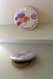 Badge MBI n°1 - Schtroumpf footballeur (Voetbal-Smurf)