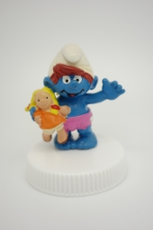 Jeune Schtroumpfette avec poupée