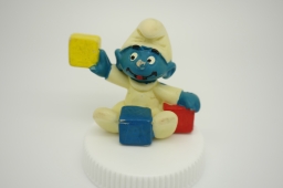 Bébé Schtroumpf avec cubes