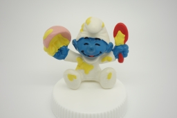 Bébé Schtroumpf avec assiette et cuillère