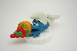 Schtroumpf chutant avec panier de fruits