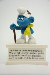 Schtroumpf blessé avec béquille