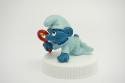 Bébé Schtroumpf avec hochet