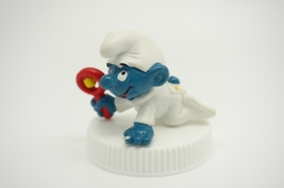 Bébé Schtroumpf avec hochet