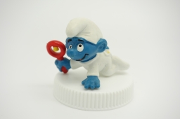 Bébé Schtroumpf avec hochet