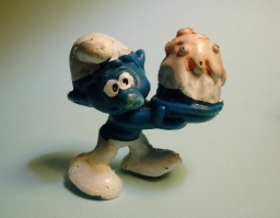 Schtroumpf gourmand avec gâteau