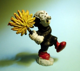 Gargamel avec éventail