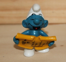 Schtroumpf chanteur avec partition