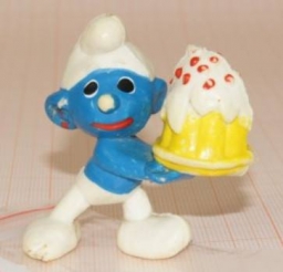 Schtroumpf gourmand avec gâteau