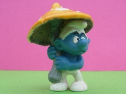 Schtroumpf avec parapluie champignon