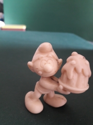 Schtroumpf gourmand avec gâteau