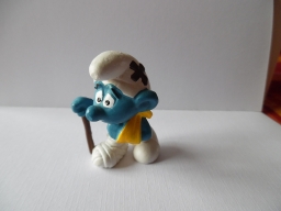 Schtroumpf blessé avec béquille