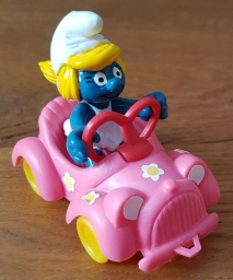 Schtroumpfette en voiture