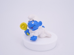 Bébé Schtroumpf avec hochet