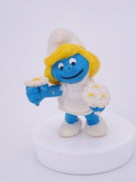 Schtroumpfette avec bouquet de fleurs