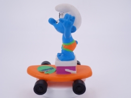 Schtroumpf sur plongeoir skateboard