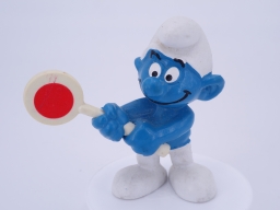 Schtroumpf avec panneau de traffic