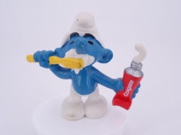 Schtroumpf avec brosse à dents et dentifrice