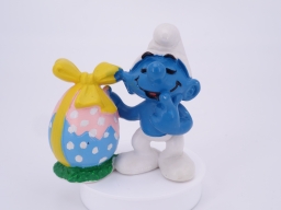 Schtroumpf avec œuf avec nœud