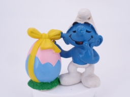 Schtroumpf avec œuf avec nœud