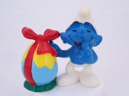 Schtroumpf avec œuf avec nœud