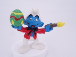 Schtroumpf qui peint un œuf