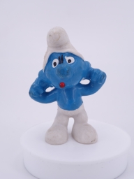 Schtroumpf se bouchant les oreilles