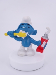 Schtroumpf avec brosse à dents et dentifrice