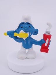 Schtroumpf avec brosse à dents et dentifrice