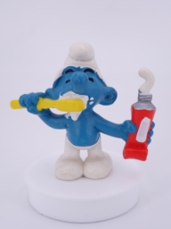 Schtroumpf avec brosse à dents et dentifrice