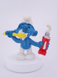 Schtroumpf avec brosse à dents et dentifrice