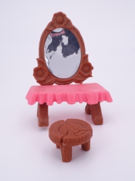 Schtroumpfette qui se maquille - Coiffeuse