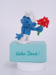 Schtroumpf amoureux avec fleurs