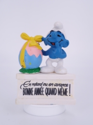 Schtroumpf avec œuf avec nœud