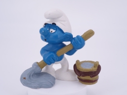 Schtroumpf avec serpillère et seau