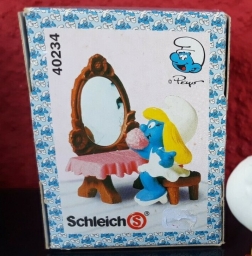 Schtroumpfette qui se maquille