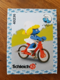 Schtroumpfette en vélo