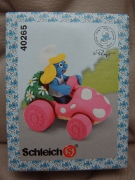 Schtroumpfette en voiture