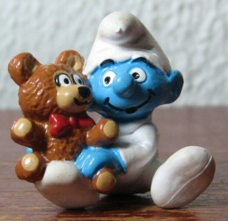 Bébé Schtroumpf avec ourson en peluche