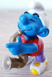 Schtroumpf avec saxophone